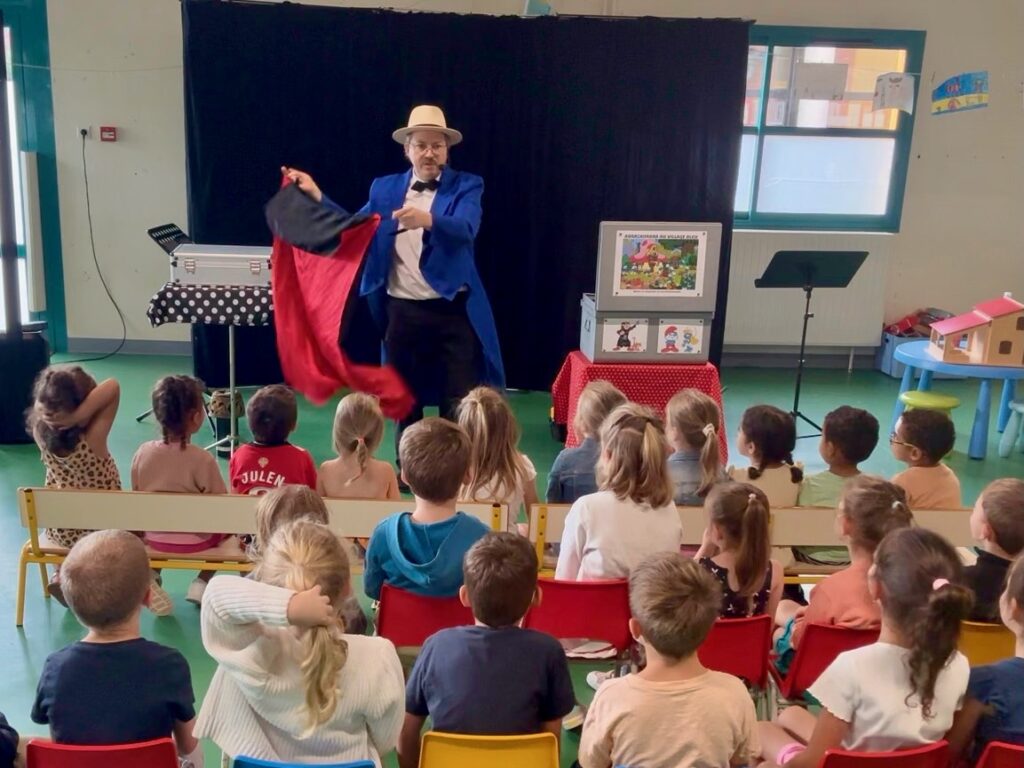 sylvio magicien spectacle schtroumpfs cape 40 03