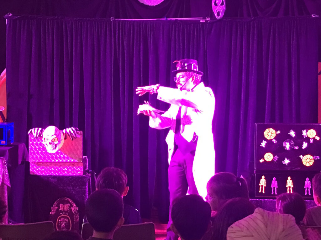 halloween sylvio magic show dove 1129