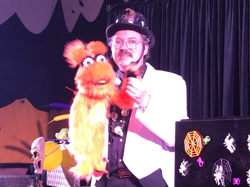 halloween sylvio magic show scarlett 1326