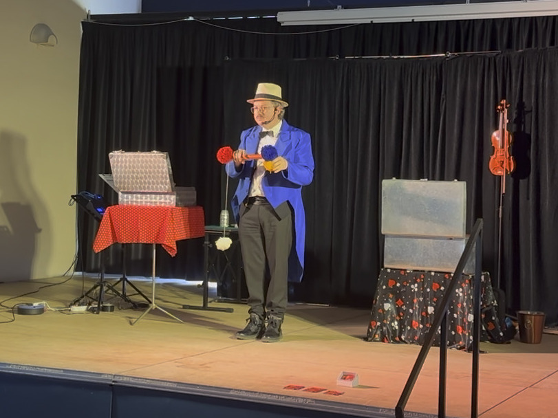 image sylvio pompons magic show 26 44